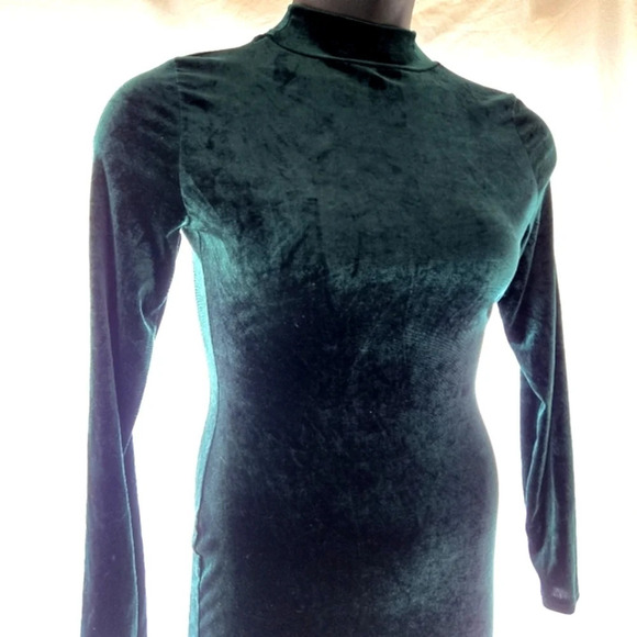 Hunter Green Velvet Long Sleeve Dress - Picture 2 of 8